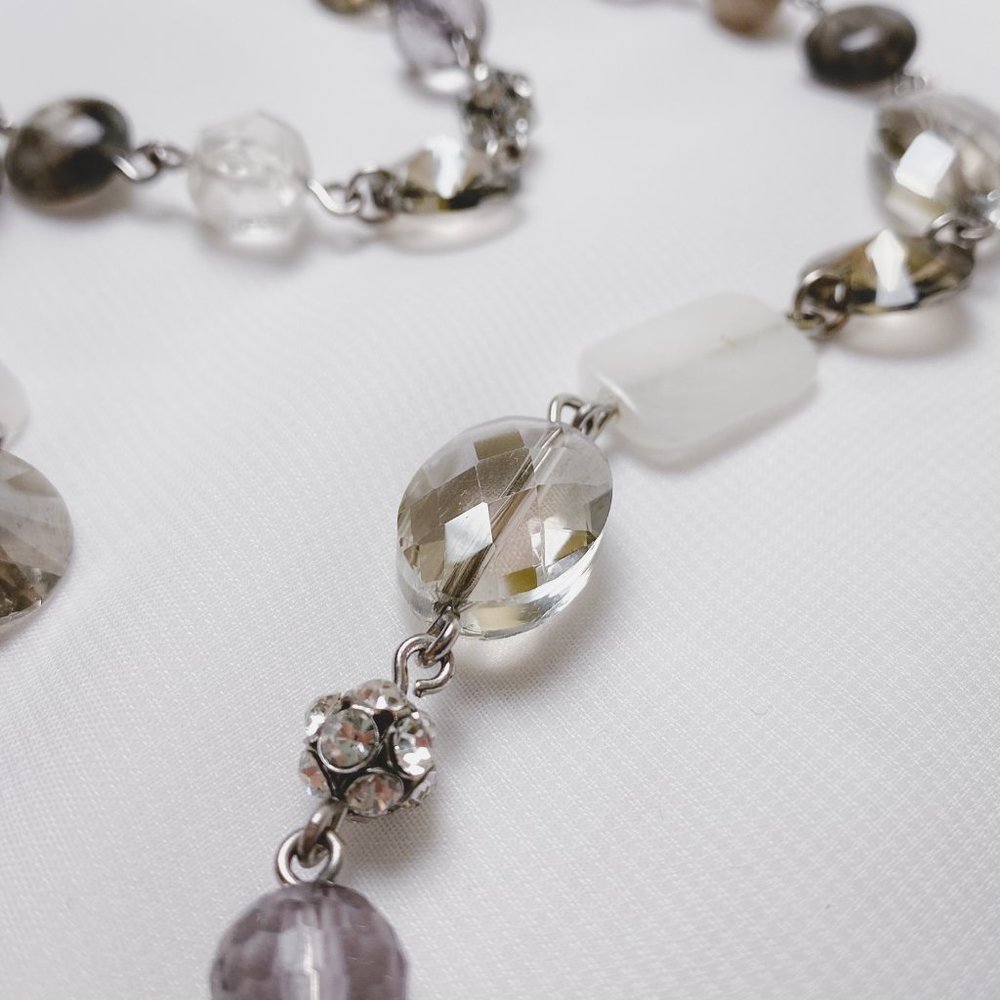 33" Ann Taylor Loft Grey White Neutral Beaded Acrylic Glass Silver Link Necklace - Picture 6 of 12